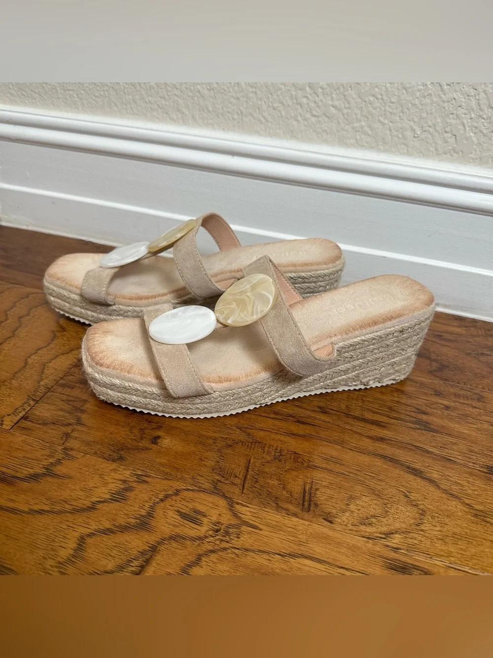 Bellucci Women’s Beige Suede Espadrille Platform Sandals Size 40